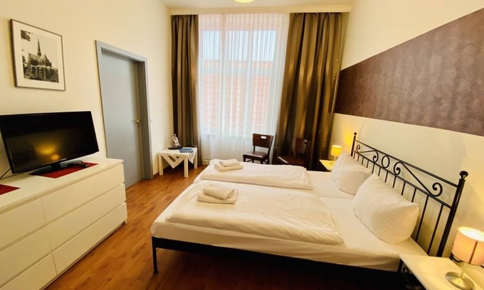 Warnemuende Apartment | Cozy Double Room with Oceanfront Views at Alter Strom