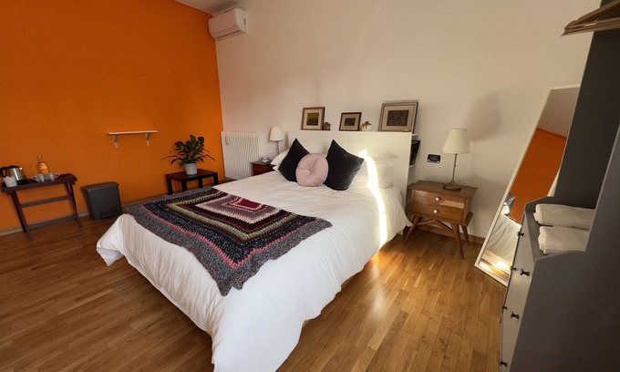Lugo Apartment | Cozy Double Room: Nespolo's Colors with Pet-Friendly Amenities