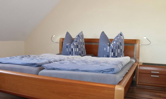 Krov Apartment | Cozy Double Room at Ferienweingut Manfred Schneiders