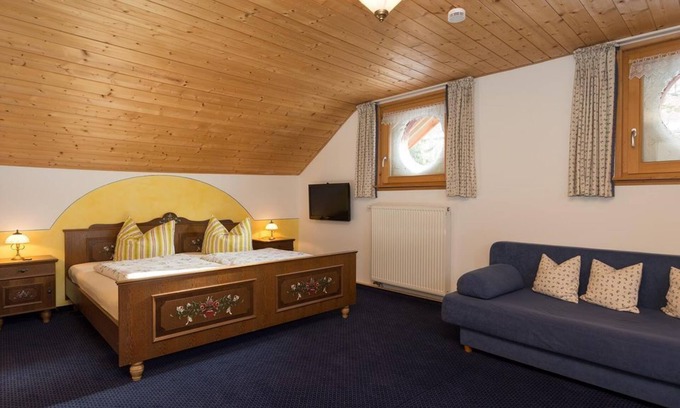 Oberammergau Bed & Breakfast | Comfortable Double Room at Pension Zum Kirchenbauer