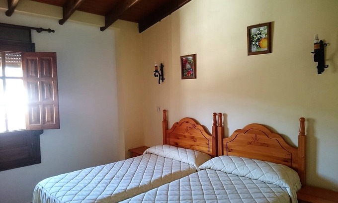 Corteconcepcion Apartment | Cozy Double Room Nº 8 with Shared Kitchen Access