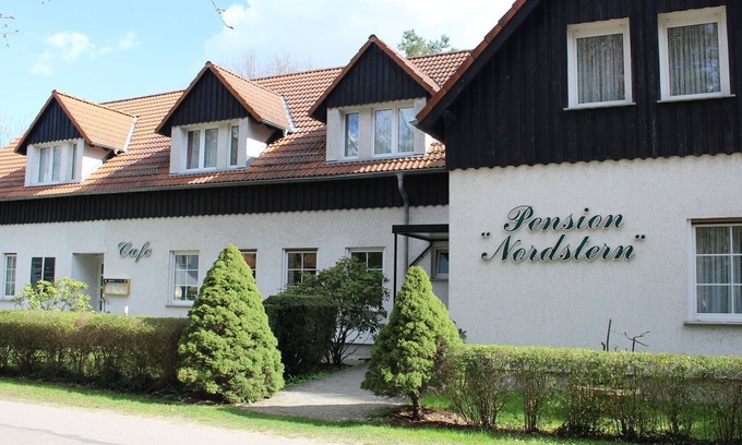 Sielow House | Cozy Double Room at Pension & Restaurant Nordstern***