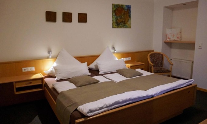 Nittel Bed & Breakfast | Delightful Double Room at Winery & Guesthouse Peace