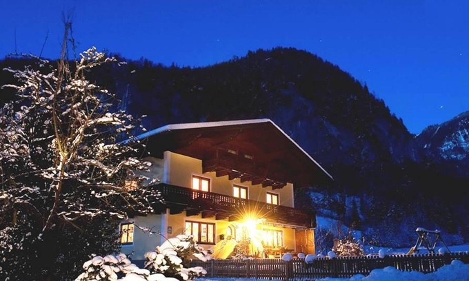 Kuchl Other | Cozy Double Room at Schwarzerberg - Family-Friendly Amenities