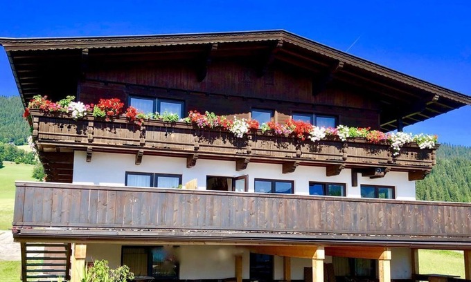 Hopfgarten im Brixental Cottage | Comfortable Double Room with Breakfast at Pension Heidelberg