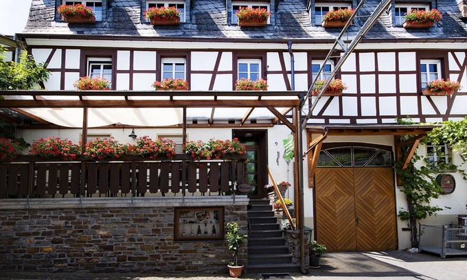 Punderich Apartment | Cozy Double Room with Ocean View at Goldlay - Kühn, Ingrid