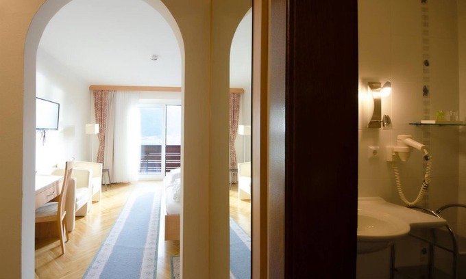 Steindorf am Ossiacher See House | Comfortable Double Room with Pool at Hotel Ossiacher See