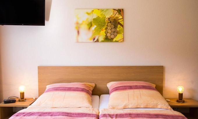 Mehring Bed & Breakfast | Cozy Double Room with Breakfast at Gästehaus Frick