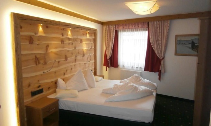 Seefeld Pedestrian Zone House | Double Room Retreat - Das Kaltschmid with Pool & Spa