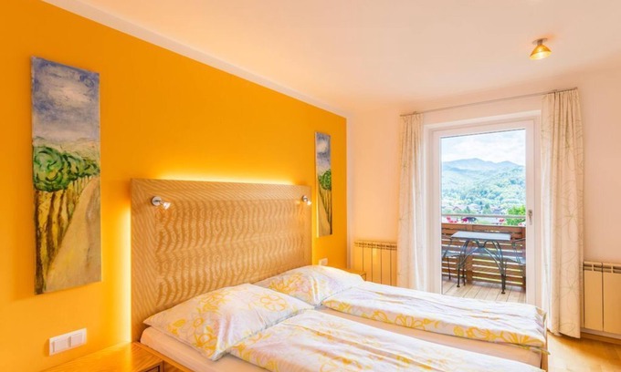 Fuschl am See Bed & Breakfast | Comfortable Double Room "Waldbuche" with Balcony at Haus Bergblick