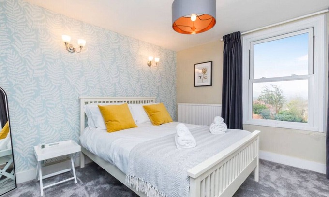 Hurstpierpoint House | Cozy Twin Room with Kitchen in Central Hurstpierpoint