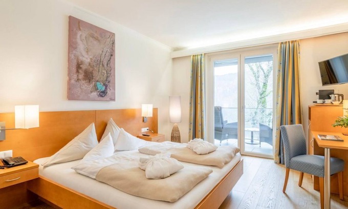 Millstatt House | Relax in Comfort: Double Room with Balcony at Villa Postillion