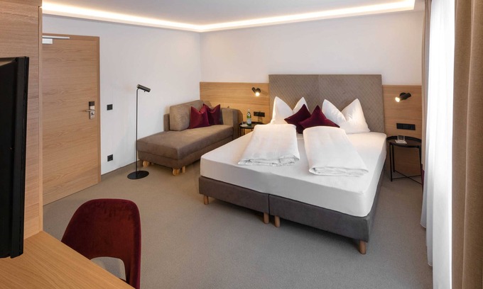 Woergl House | Cozy Double Room with Balcony at Hotel Hennersberg
