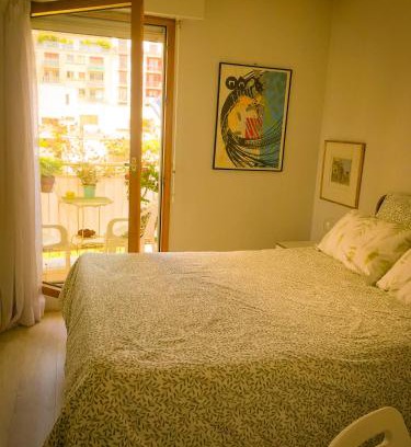 Quartier de Javel Bed & Breakfast | Cozy Double Room with Balcony & Breakfast Included