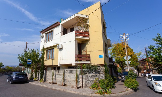 Chugureti House | Cozy Double Room with Bathroom and Patio - Breakfast Included