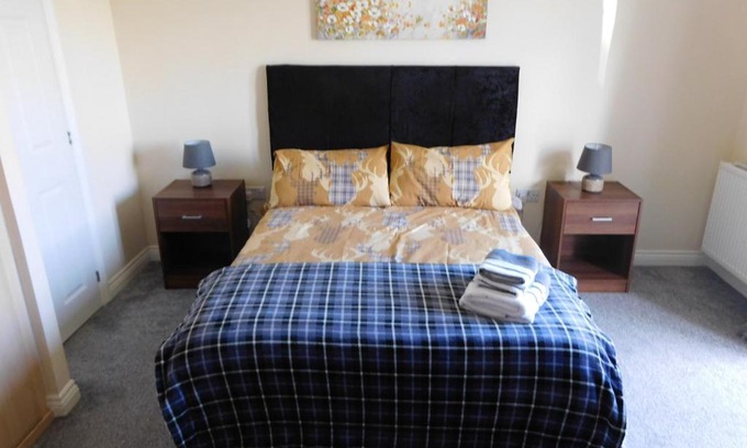 Falkirk House | Cozy Double Room with Ensuite & Pet-Friendly in Falkirk
