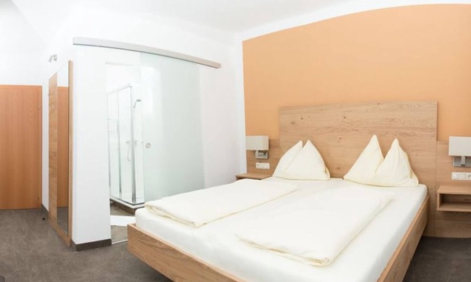 Tiefgraben Bed & Breakfast | Double room with extra bed - Pension Irlingerhof *