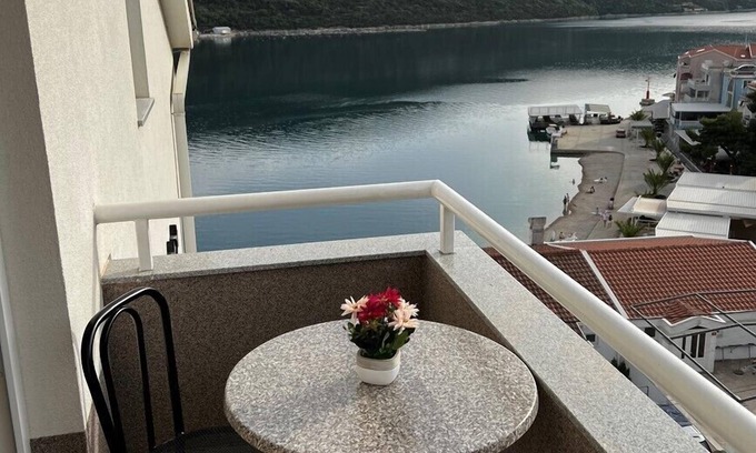 Neum Apartment | Double Room with Sea View and Balcony