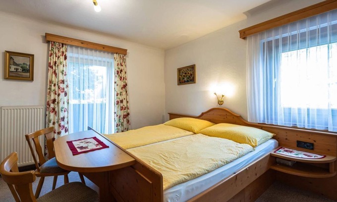 Schuttdorf Cottage | Cozy Double Room With Breakfast at Bleiweis-Zehentner