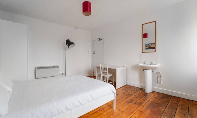 Clifton House | Guest Rated 10/10: Double Room with Kitchenette Awaits