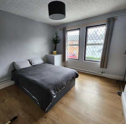 Hitchin House | Double room with shared facilities