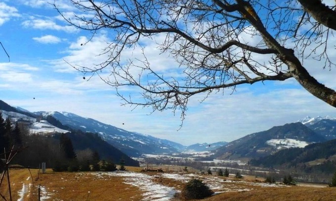 Grosssoelk Apartment | Cozy Double Room with Shower at Haus Zach - Family-Friendly