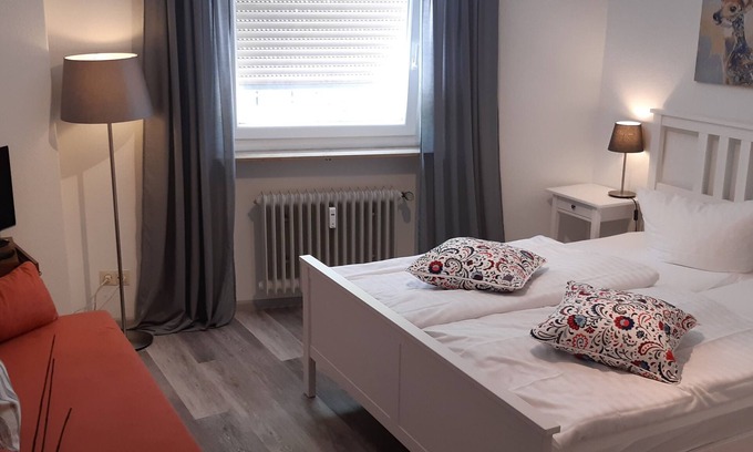 Alt-Betzenhausen Apartment | Comfortable Double Room with Shower, Breakfast & Pet Friendly