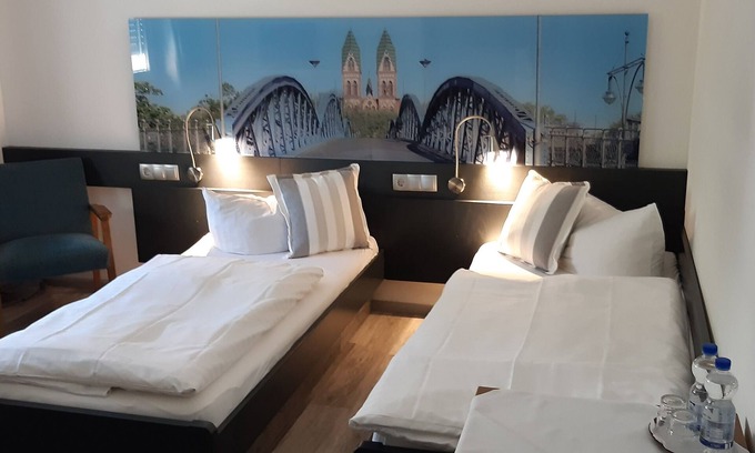 Alt-Betzenhausen Apartment | Cozy Double Room with Shower & Pet-Friendly Amenities