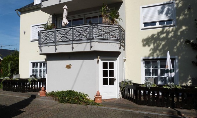 Mehring Apartment | Cozy Double Room with Shower at Winzergasthof "Zum Kellerstübchen"
