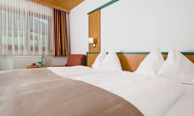 Maria Alm am Steinernen Meer House | Comfortable Double Room with Spa & Breakfast at Langeck