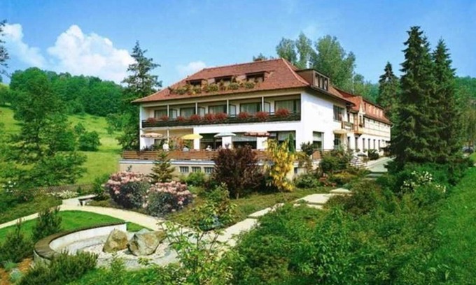 Lindenfels House | Inviting Double Room with Balcony at Odenwald Sterne-Hotel