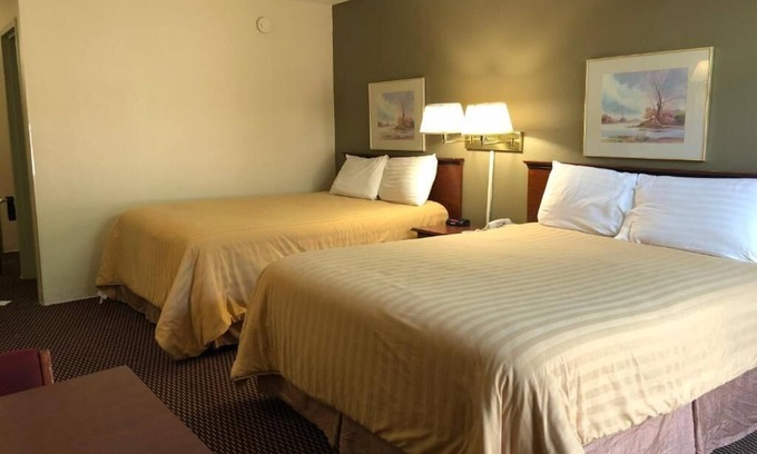 Worthington Hotel | Comfortable Double Room with Two Beds for Families