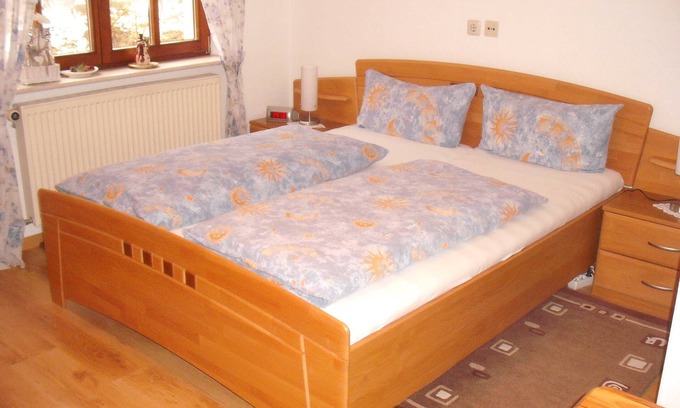 Ettenheim Apartment | Cozy Double Room with Forest View - Gästehaus Waldblick
