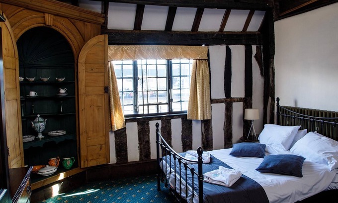 Bordesley House | Cozy Double Rooms at the Old Crown Hotel with Breakfast