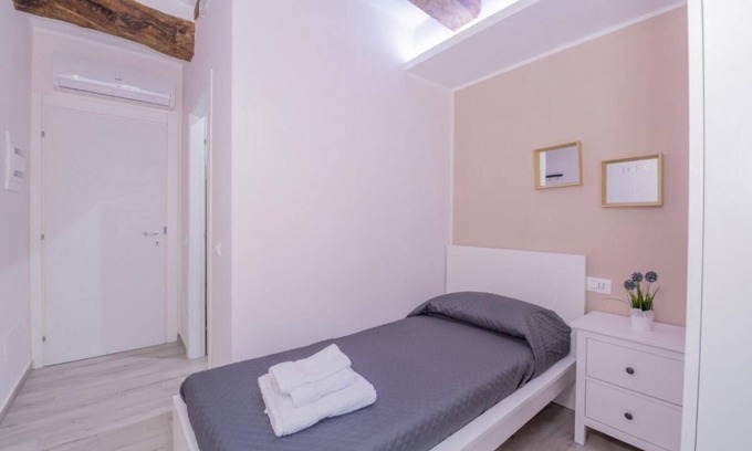 San Leonardo House | Comfortable Rooms with Private Bathrooms and Kitchen Access