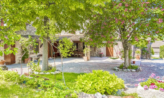 Campagnolo Other | Cozy Farmhouse in the Scenic Moraine Hills with Breakfast