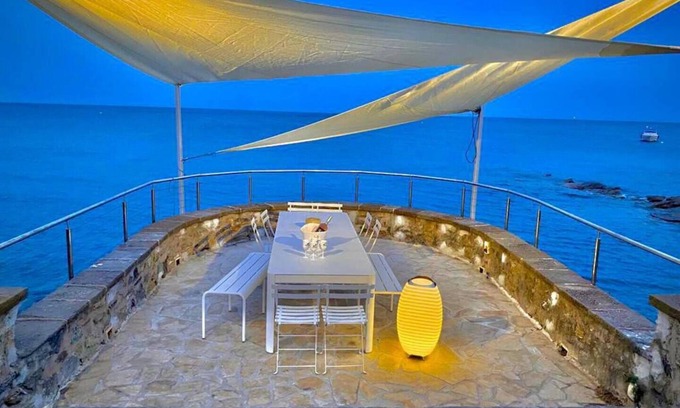 La Nartelle Villa | Double waterfront villa with private beach