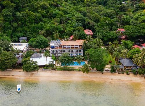 El Nido Resort | Beachfront Bliss at Doublegem Resort with Pool & Dining
