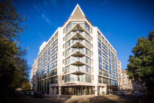 Canbury Hotel | Discover DoubleTree by Hilton Kingston: Pet-Friendly Retreat