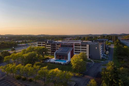 Mars Hotel | Pet-Friendly Retreat at DoubleTree by Hilton Pittsburgh
