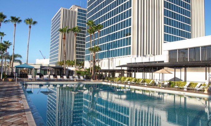 Florida Center Hotel | Relaxing Stay at DoubleTree by Hilton near Universal Orlando