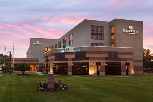 Windsor Locks Hotel | Relax at DoubleTree by Hilton Bradley International Airport