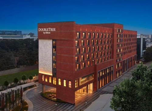 Brookefield Hotel | Discover Doubletree By Hilton Bengaluru Whitefield - 5 Star Retreat