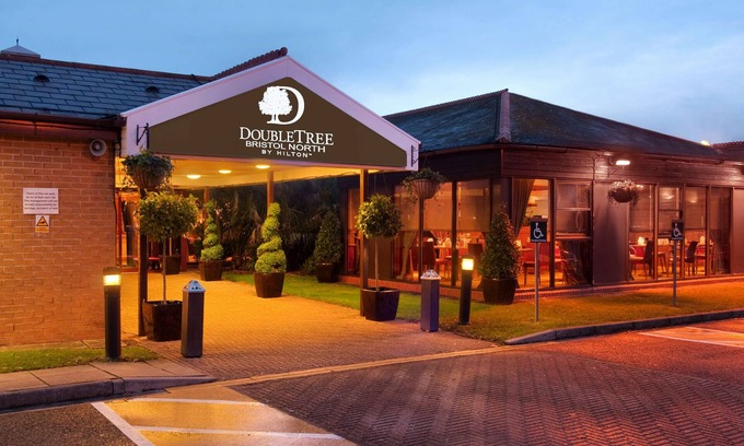 Bradley Stoke Hotel | Relax at DoubleTree by Hilton Bristol North with Pool & Spa