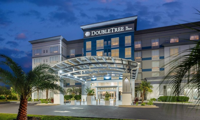Brunswick Hotel | Explore Holiday Inn Brunswick: Family-Friendly Comfort Awaits