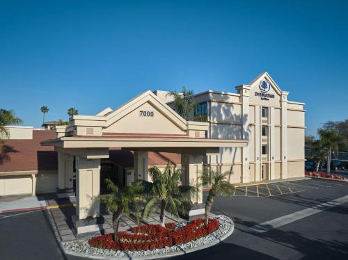 Buena Park Hotel | Inviting Doubletree by Hilton Buena Park with Ocean Views