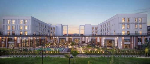 Canakkale Hotel | Elegant Doubletree by Hilton Canakkale with Oceanfront Views