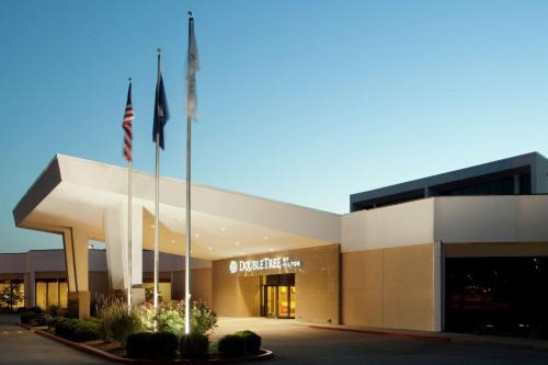 Mount Saint Joseph Hotel | Discover DoubleTree by Hilton Cincinnati Airport's Amenities
