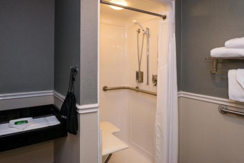 Concord Hotel | Discover Holiday Inn Concord Downtown with Premier Amenities