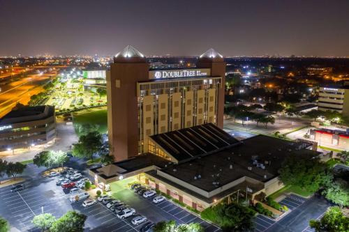 Richardson Hotel | Relax at DoubleTree by Hilton Dallas/Richardson: 4-Star Amenities